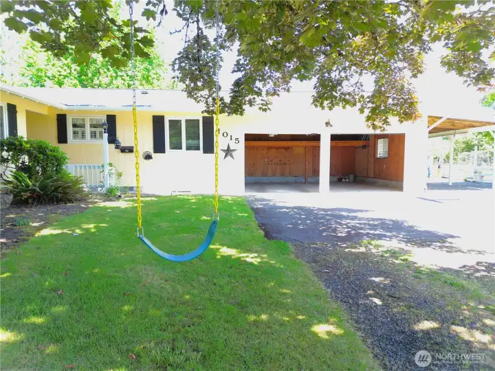 2-car garage, tree swing included!