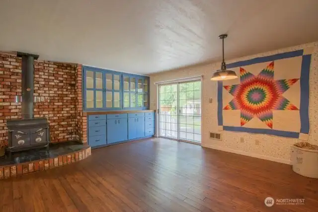Kitchen is cozy and dining area is inviting!