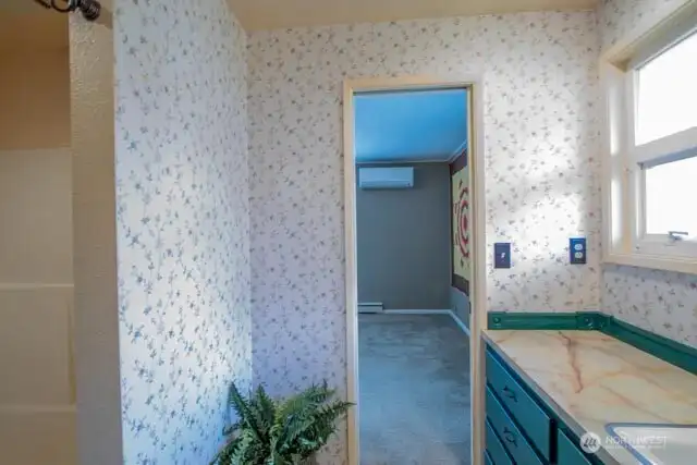 main bath to primary bedroom