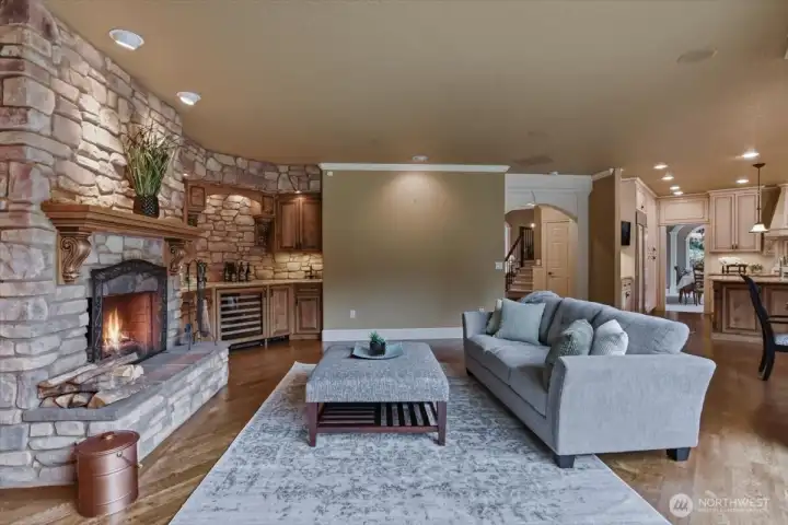 Lodge-style family room, fireplace, hardwood floors, wine storage, wetbar Lodge-style family room, fireplace, hardwood floors, wine storage, wetbar