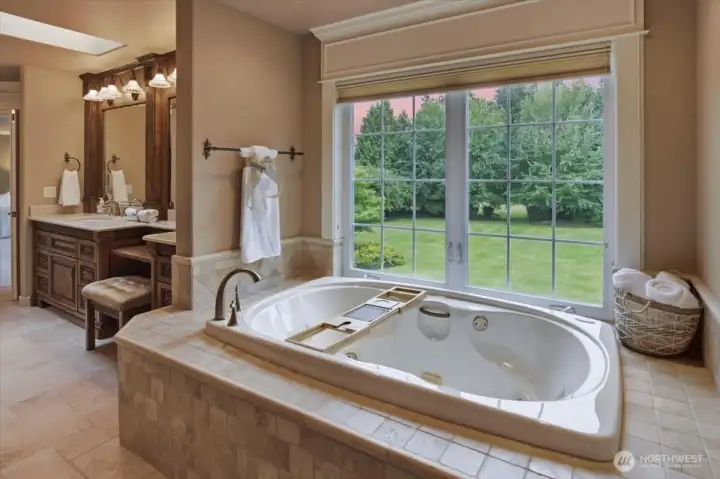Owners' suite ensuite bathroom, tile, granite, separate vanities, custom woodwork, soaking tub, walk-in tile shower, 2 walk-in closets Owners' suite ensuite bathroom, tile, granite, separate vanities, custom woodwork, soaking tub, walk-in tile shower, 2 walk-in closets