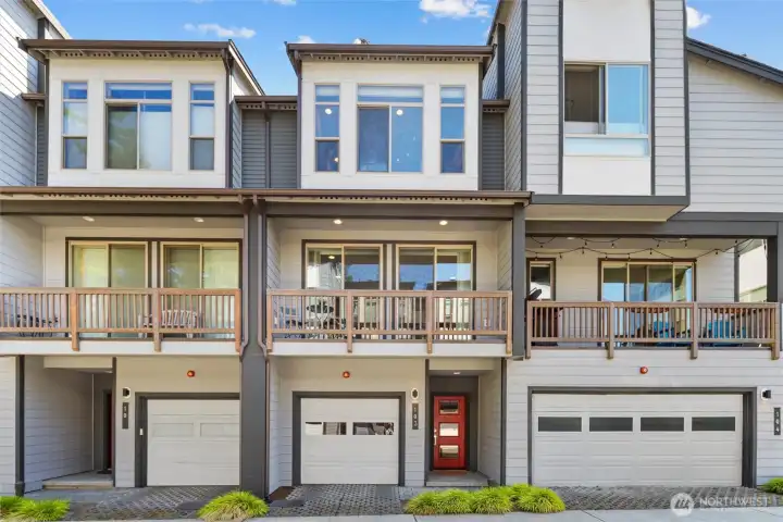 Modern architecture and low-maintenance living come together in this like-new Solaire townhome in the heart of Kenmore. Modern architecture and low-maintenance living come together in this like-new Solaire townhome in the heart of Kenmore.