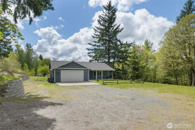 Huge gravel driveway leading to the house, tons of room to park your RV and all your toys.