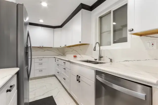 Quartz countertops with modern cabinetry
