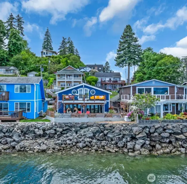 Low Bank Waterfront with 180 degree views
