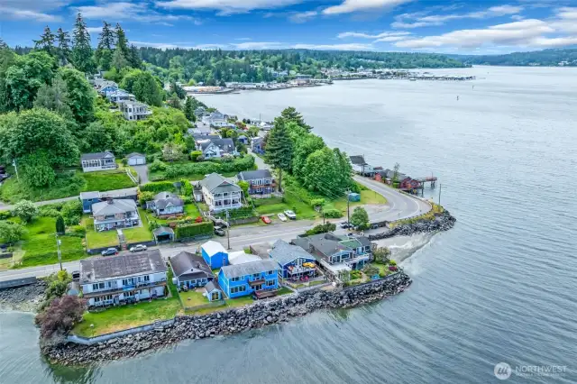 Close to town and walking distance to the .foot ferry