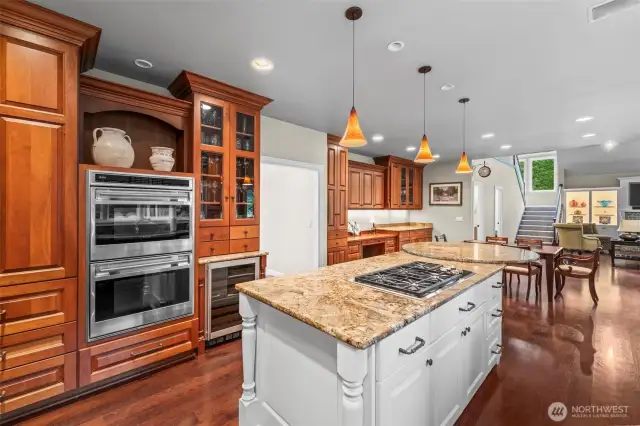Lots of cabinets