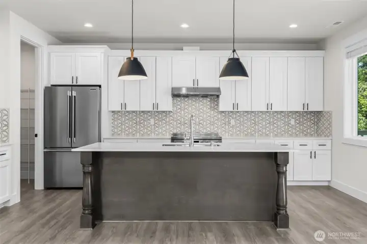 Light and bright kitchen with large kitchen island