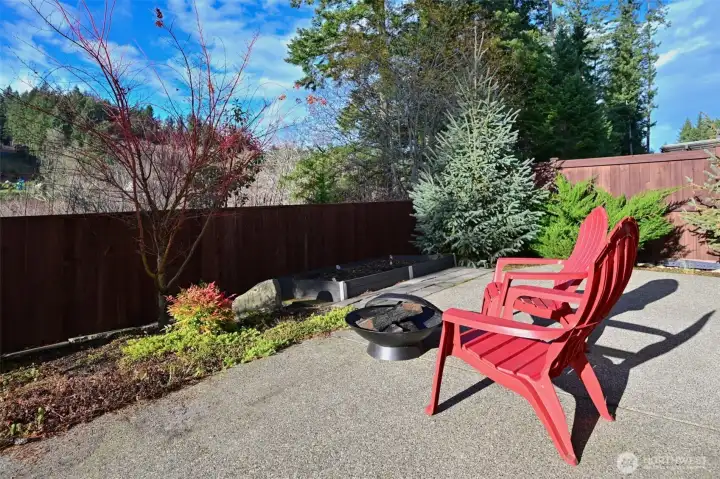 What a nice and serene place to relax and enjoy some S'mores!