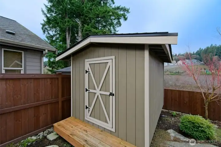 Large custom built shed in the backyard stays!