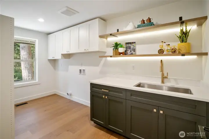 Laundry room/pantry behind kitchen