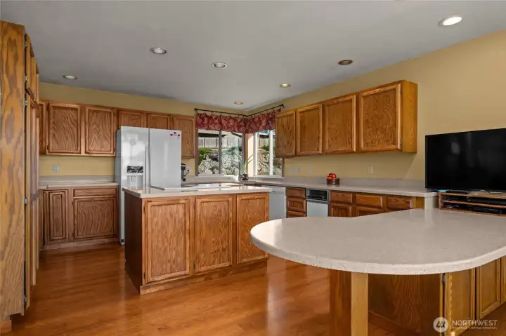 Wonderful kitchen for cooking and entertaining with loads of storage...