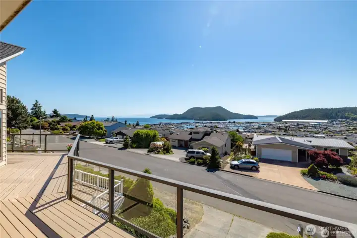 Bradley Dr is the street below...