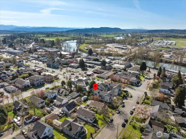 Aerial view showing residential area, proximity to downtown Snohomish, and the Snohomish River.