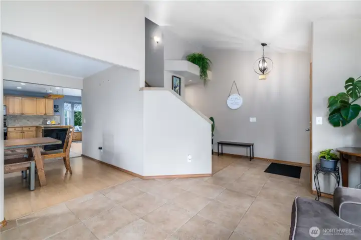 Livingroom to dining