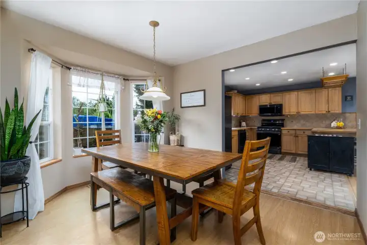 Diningroom to kitchen