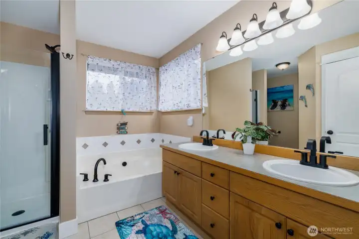 Primary Ensuite Bath