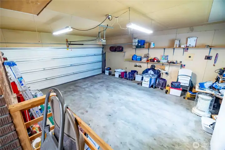Garage open-no car