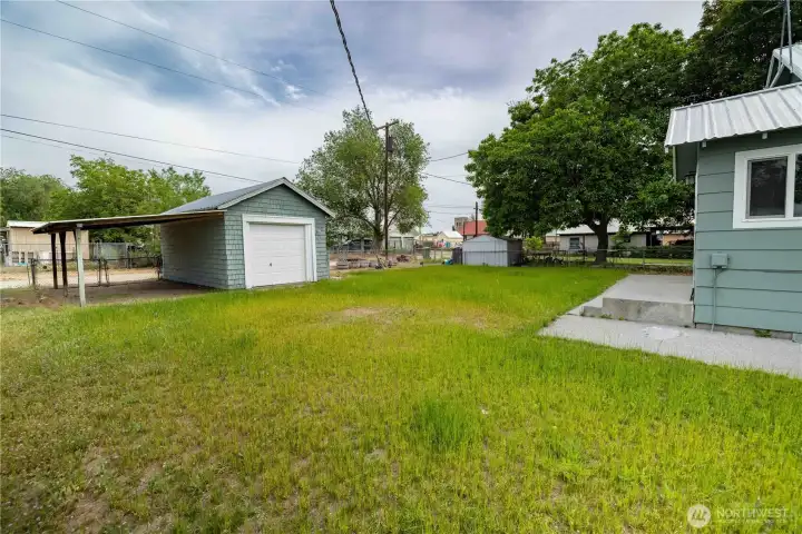 looking from side yard to shop and carport