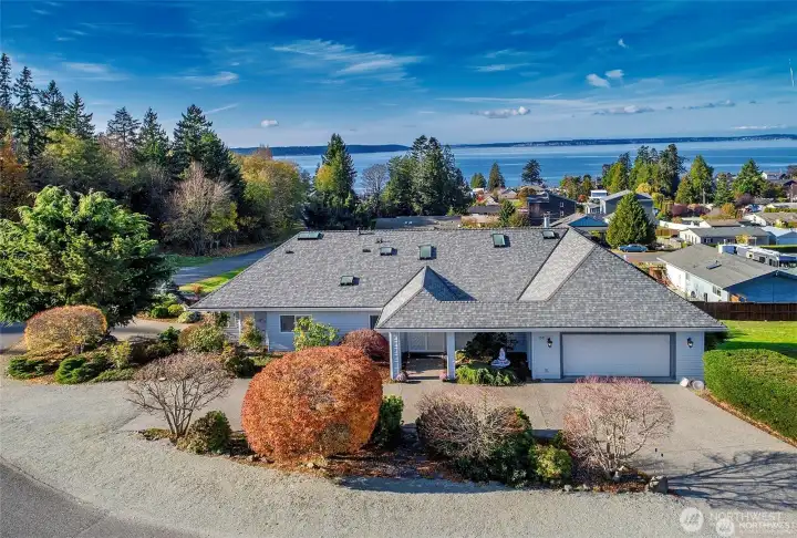 Custom Built View Resale Home w/4 Bedroom 3 3/4 Bath, 5250 Sq.Ft 4 Car Garage, .28 Acre Lot Built In 1995.