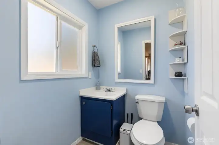 Half bath on main level Half bath on main level