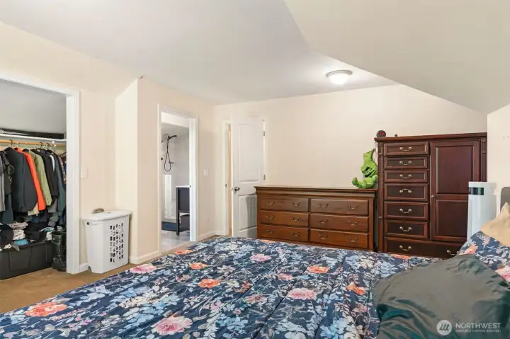 Primary has a walk-in closet Primary has a walk-in closet