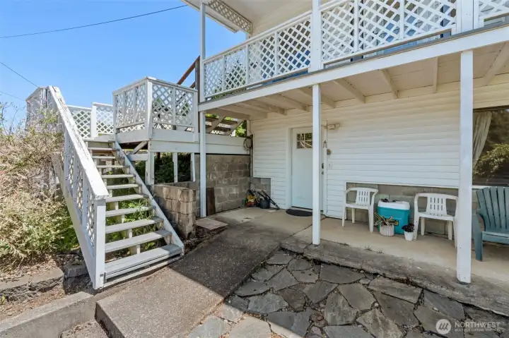 Entrance to lower level daylight basement with covered patio. Entrance to lower level daylight basement with covered patio.