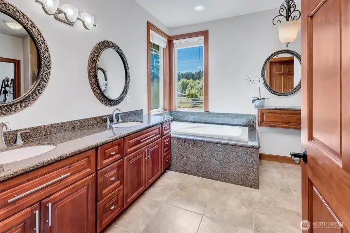 Primary En Suite is Luxurious!