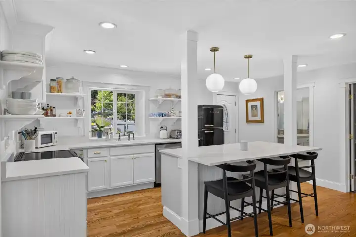 Light and bright kitchen