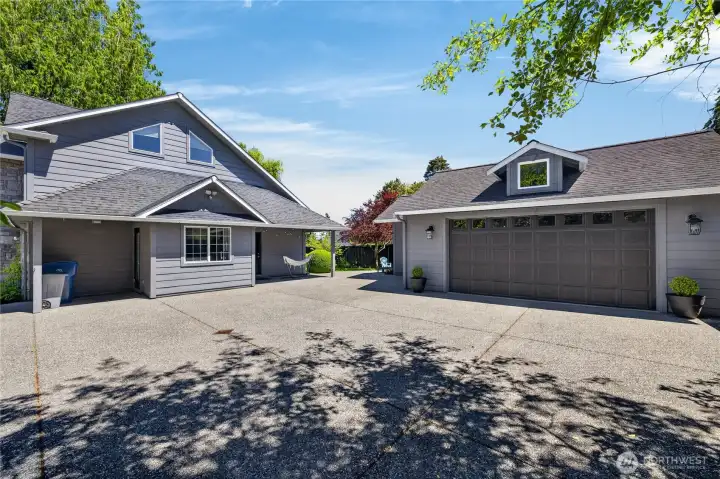 Large driveway with office to the left of garage door