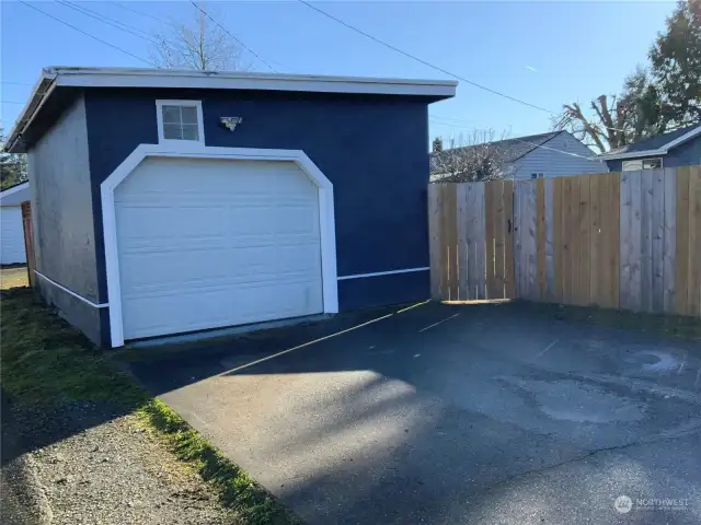 Garage & rear parking