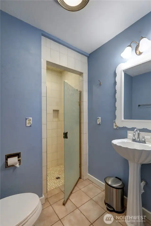 Mini Suite Bath