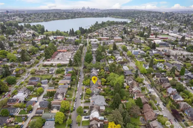 Live the Green Lake Life!  5 min stroll to the lake for an endless array of recreation and fun!!  Supreme convenience in this location.