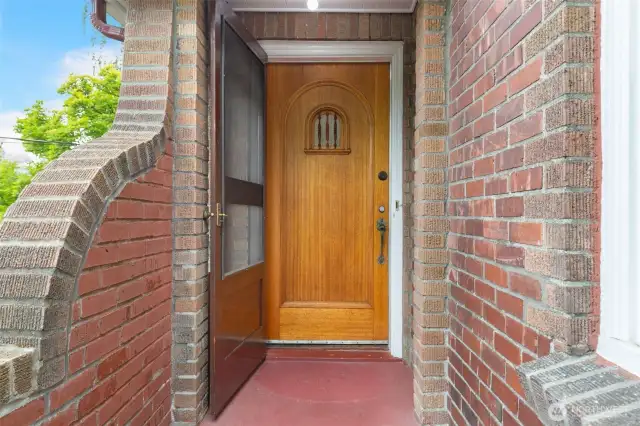 This lovingly maintained home gives you all the Tudor feels: drenched in mahogany, peek-a-boo door in pristine front door, arches, coves, lovely original millwork.
