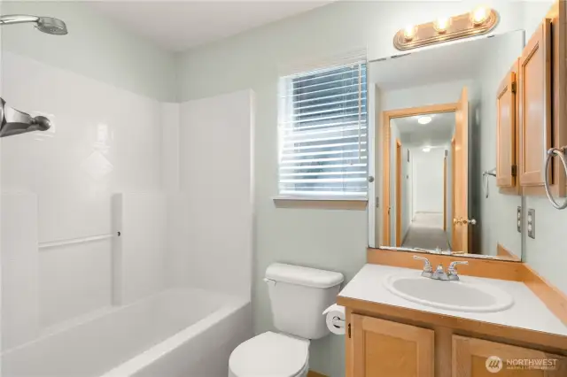 Upstairs Main Full Bath