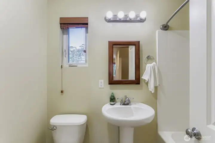 Full bathroom located on the 2nd level.