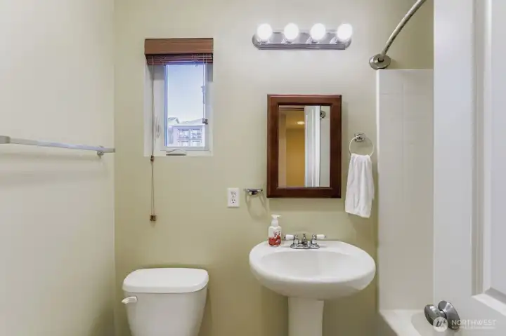 Another Full bathroom, this one is ocated on the 3rd floor.