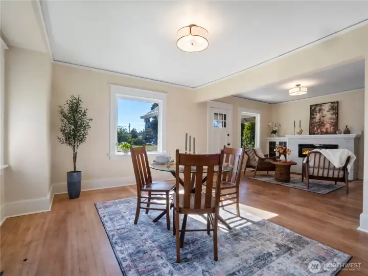 Refurbished original fur floors.