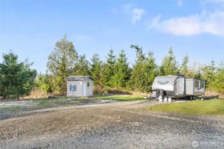 The building in the center is a laundry for use by guests staying in the RV spaces. This property has EVERYTHING imaginable in place!