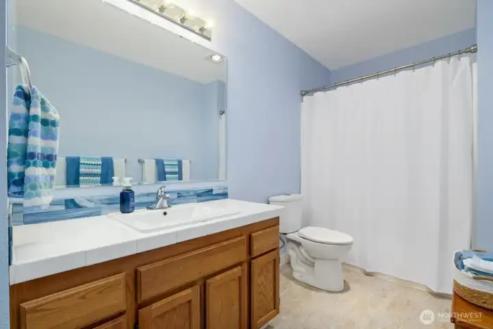 Upstairs: Full bathroom