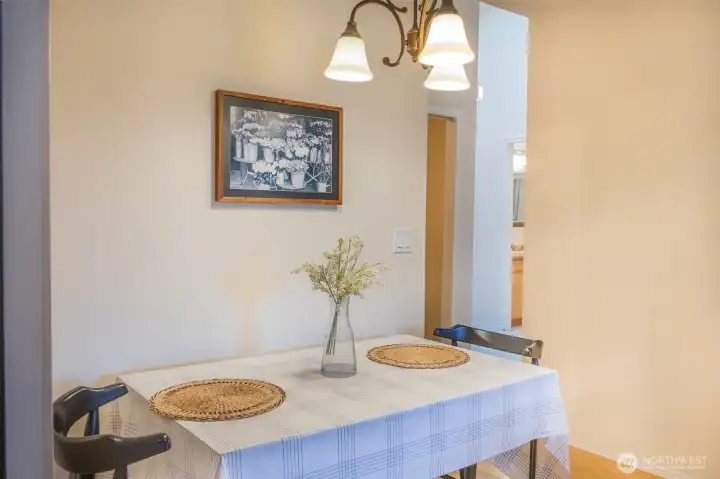 Kitchen breakfast seating