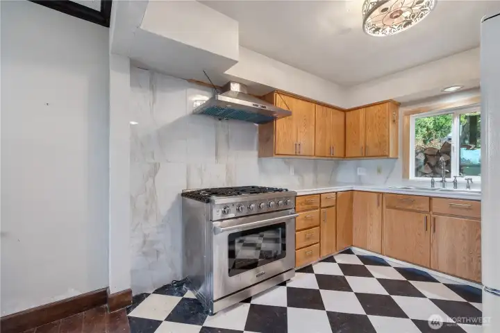 Six burner gas range and hood vent