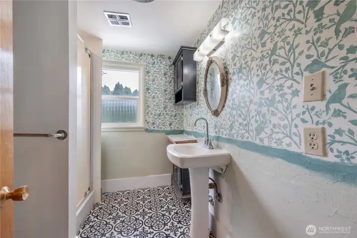 Upstairs full bath