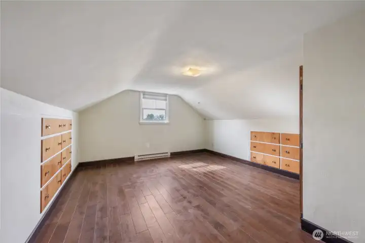 Upstairs 2nd Bedroom