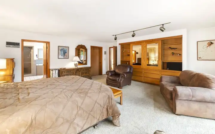 Spacious primary suite