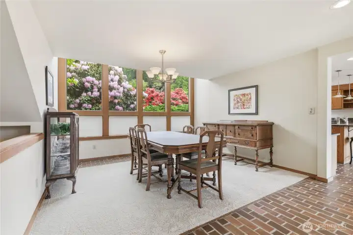 The dining room offers garden views and remote-control shades. The dining room offers garden views and remote-control shades.