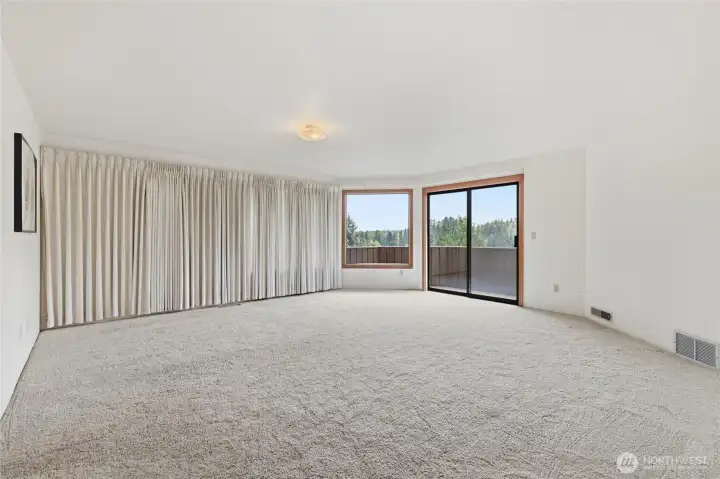 Looking into the spacious and light-filled primary bedroom. Looking into the spacious and light-filled primary bedroom.
