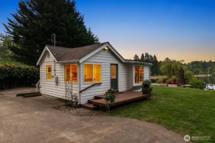 Sunset cottage Lake views create an unforgettable waterfront setting