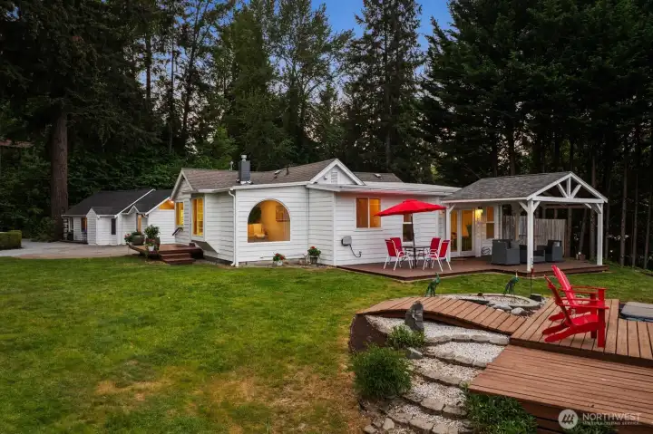Multiple waterfront, entertaining spaces designed to totally embrace lake living