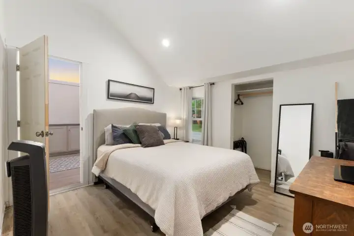 Relaxing, furnished guest suite and detached ADU with flexible living potential